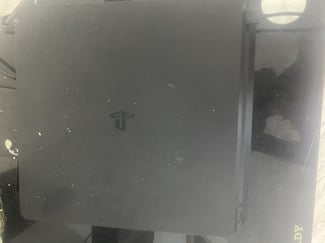 PS4 2022 en excellent état, prix négociable