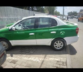 Taxi Toyota Platz 2001, essence, boîte automatique, bon état