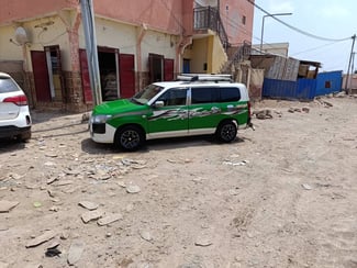 Taxi Borbox, excellent état, climatiseur, essence, négociable