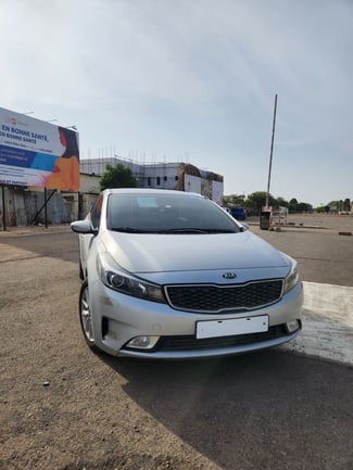 Voiture Kia K3 2017 toutes options, n'a jamais roulé à Djibouti.