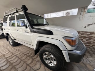 Land Cruiser Hard-top 2023, diesel, 9 places, toutes options