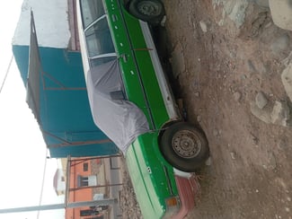 Taxi en bon état, carte grise à jour