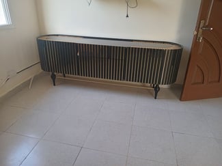 Table à manger avec ses chaises , table télé et salon