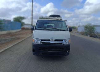 Toyota Hiace Mini Bus en très bon état