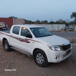 Toyota Hilux 2016, transmission manuelle, clim en bon état
