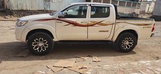 Toyota Hilux 2014, diesel, manuelle, climatisation et décoration impeccables
