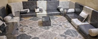 Salon Qaaci en bon état avec accessoires inclus