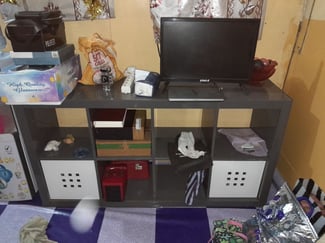 Table de meuble gris, 1 an d'utilisation