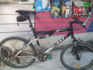 Velo 4x4 avec casquette, provenant d'Europe