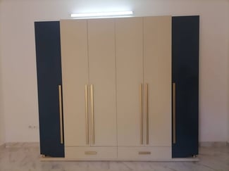 Armoire moderne 6 portes – Finition bicolore sur-mesure