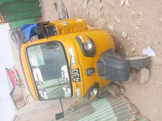 Bajaj Mahindra 6 places en bon état
