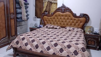 Chambre à coucher en bon état à vendre