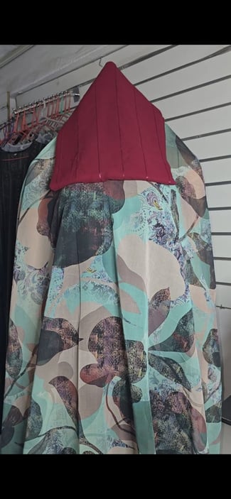 Dirac neufs avec foulard assorti – Plusieurs modèles