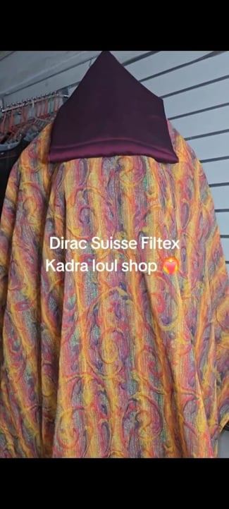 Dirac Suisse Filtex multicolore avec foulard bordeaux