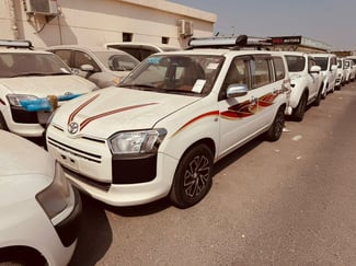 Lot de 3 voitures Probox et Vitz en excellent