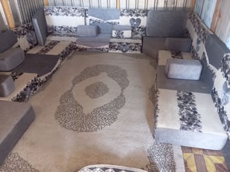 Salon Qaaci en excellent état