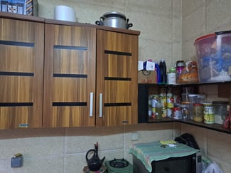 Accessoires de cuisine en excellent état - Gazinière et étagère