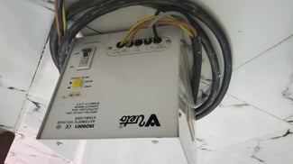 Stabilisateur de tension 5000VA automatique, état impeccable
