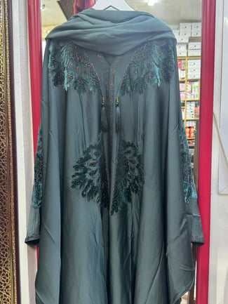 Abaya brodée vert foncé avec capuche