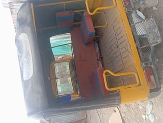 Bajaj Mahindra 6 places en bon état