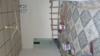 Entrepôt à louer, près de la mosquée de la place