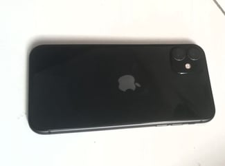 iPhone 11 128 GB, version americaine, sim compatible à tout réseau, remis à Neuf par apple company, legerement negociable