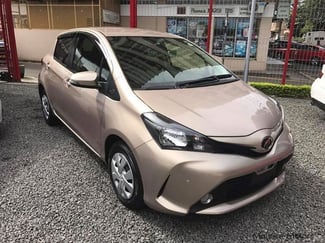Location Toyota Vitz 2014, essence, courte et longue durée