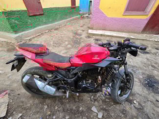 Moto Jincheng CBR 180cc en excellent état et entretien régulier