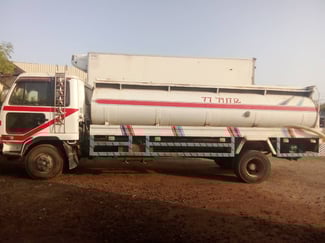 Pompe à carburant diesel Nissan UD, en très bon état