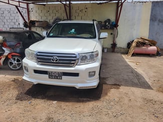 Toyota Land Cruiser 2016, diesel, boîte automatique, excellent état