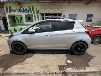 Toyota Vitz 2017 en excellent état, essence, automatique, écran Androïd 9