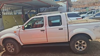 Nissan Hard-Body 2020, boîte manuelle, excellent état