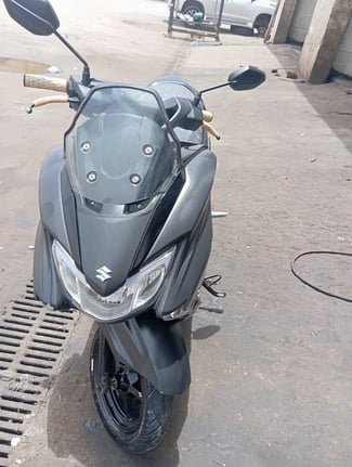 Scooter Suzuki Burgman 2024, garantie, très bon état