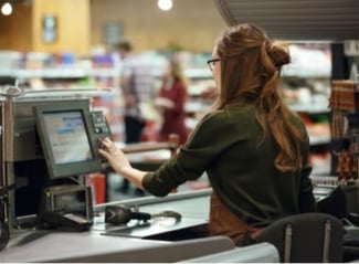 Expérimentée caissière à la recherche d'emploi