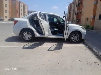 Suzuki Dzire 2024, automatique, essence, climatisée à louer