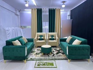 Salon en excellent état avec rideaux et moquette à vendre