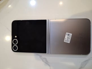 Samsung Galaxy Flip 6 grise neuve avec phone case