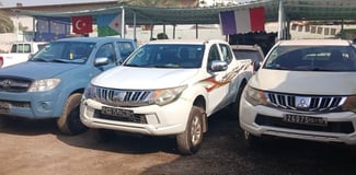 3 lots de véhicules Mitsubishi L200 et Hilux