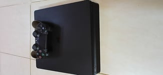PS4 slim avec manette originale