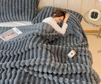 Couverture en fausse fourrure douce et chaude