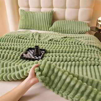 Couverture en fausse fourrure douce et chaude