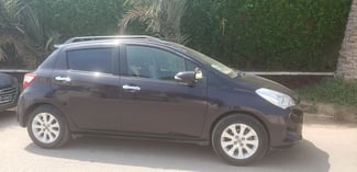 Toyota Yaris 2018, boîte automatique, excellent état