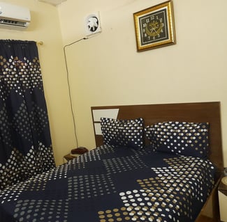 Chambre à coucher en bois, état impeccable, légèrement négociable