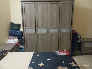 Lit double en parfait état avec armoire - à vendre