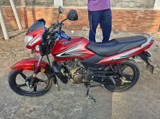 Moto TVS 100 Sport, économique, excellent état