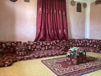 Salon de qualité à prix négociable - Contactez-moi sur WhatsApp