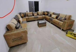 Salon marocain neuf avec tenue et rideau