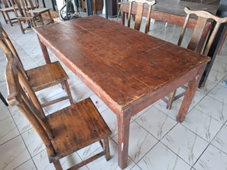 Table en bois avec 5 chaises - 176x93cm