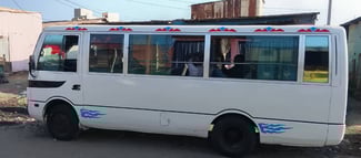 Bus en bon état à Djibouti pour transport de personnel ou scolaire