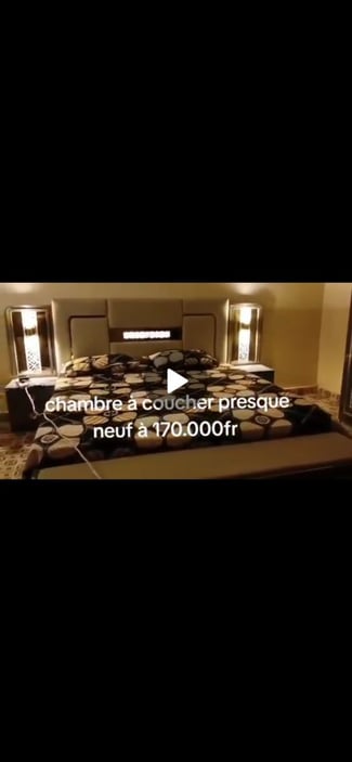 Un grand merci à nos chers clients ! La chambre à coucher a trouvé preneur